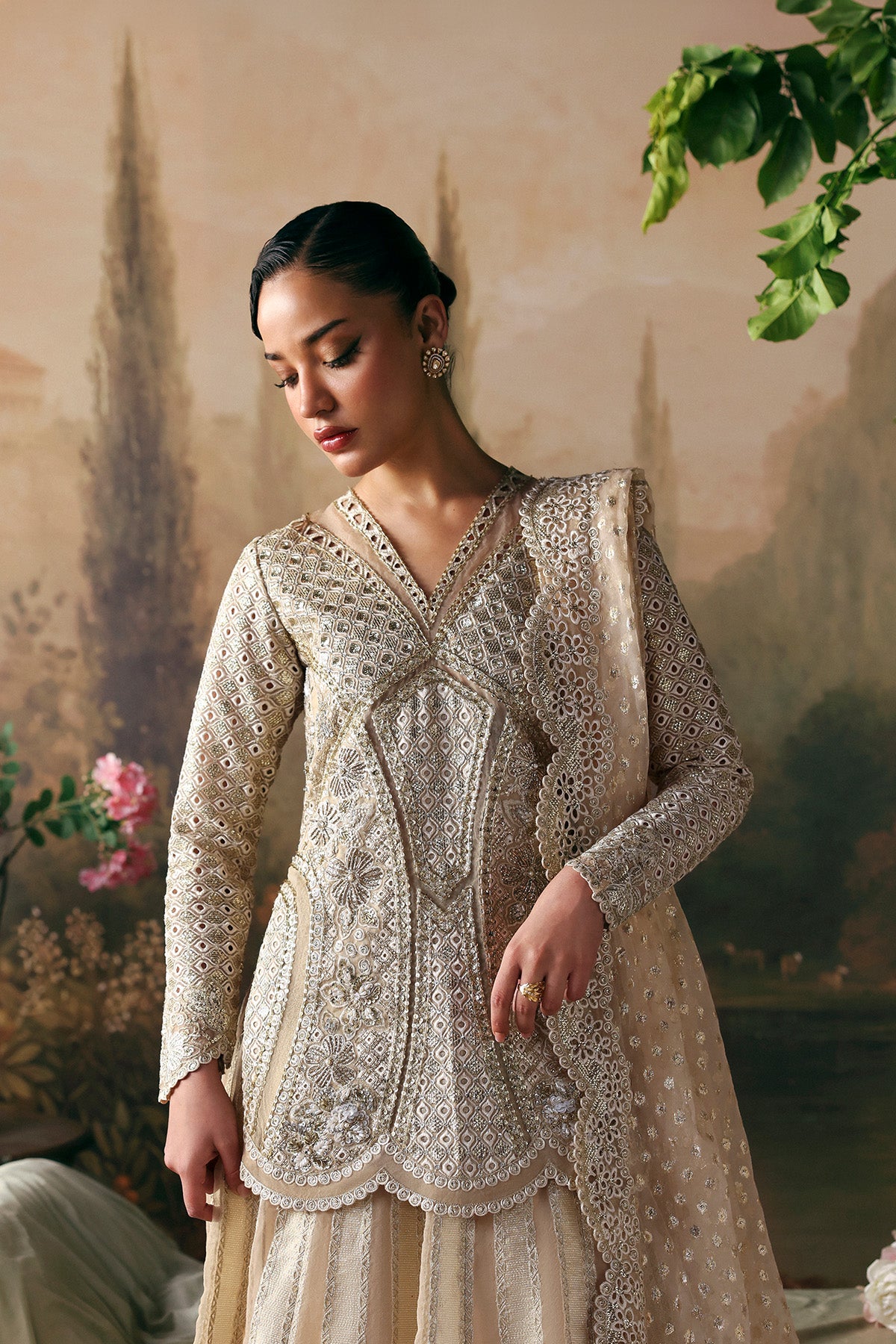 Afrozeh Emperor V-neck peplum embroidery detail