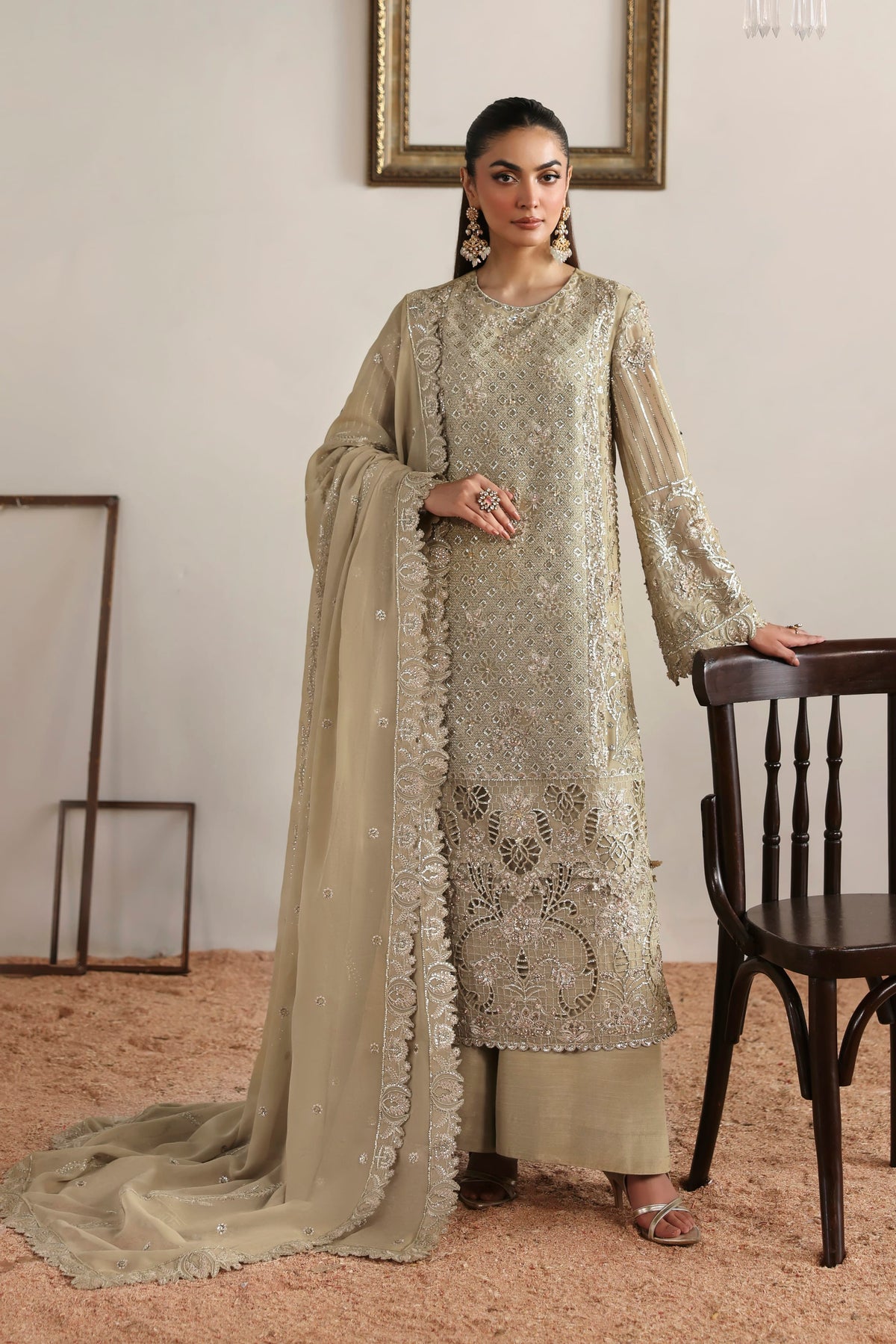 Akbar Aslam Evora layered organza front border detail