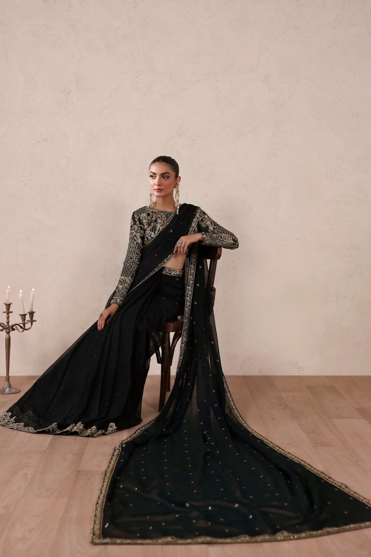 Akbar Aslam Amoura organza pallu border close-up