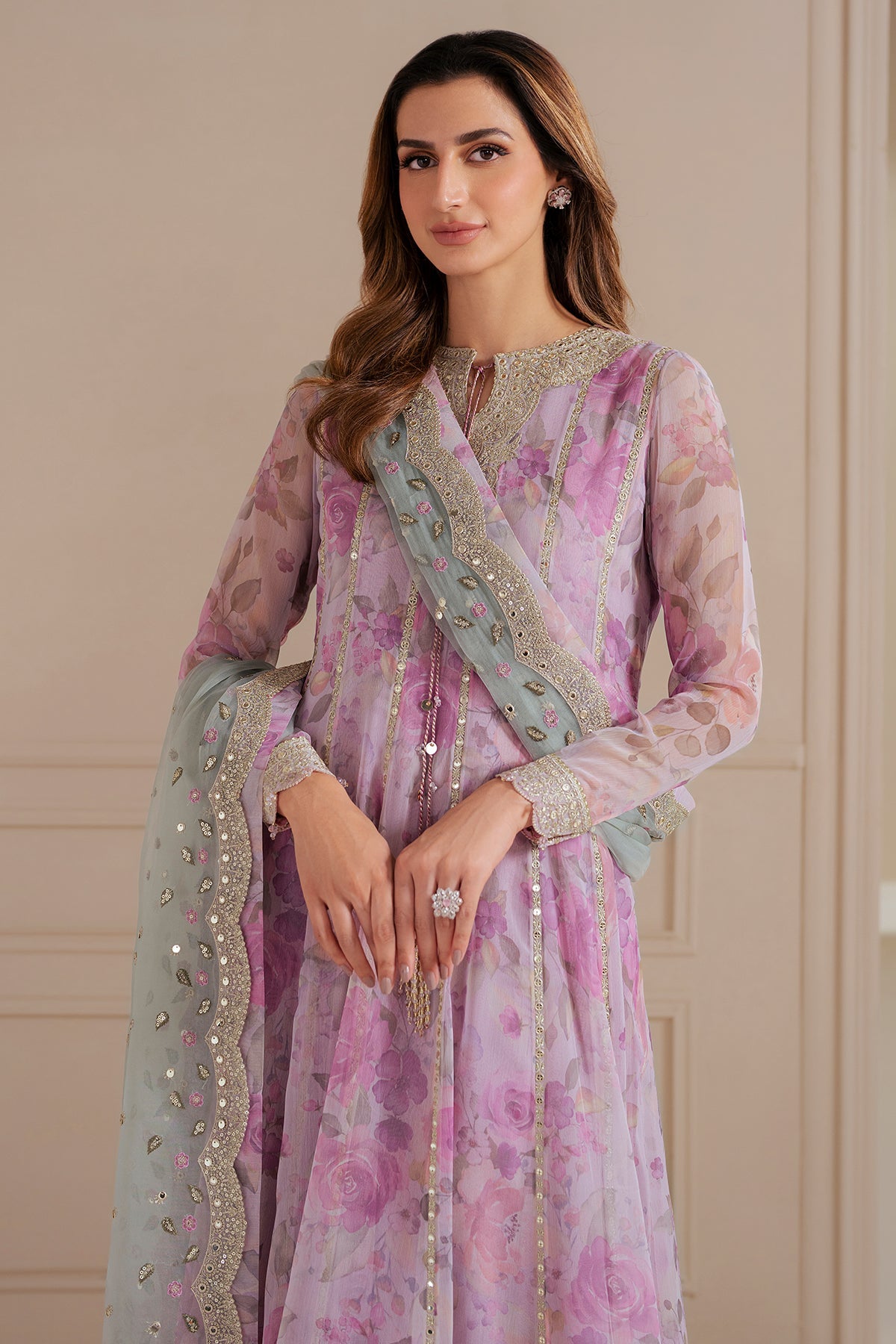 Jazmin UC-3071 embroidered neckline patch detail