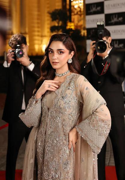 Stardust by Elaf Stardom ’25 features hand-embroidered organza panels, embroidered poly-net dupatta, and raw silk inner — ideal for festive and formal elegance.