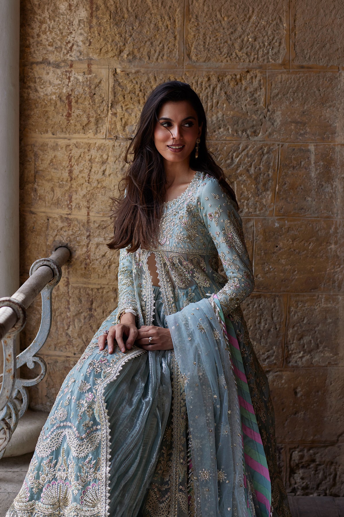 Afrozeh Lafz net embroidery detail
