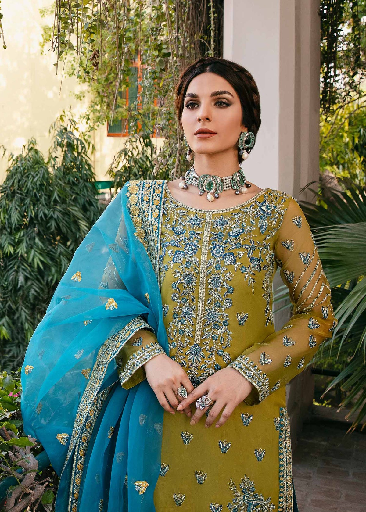 Akbar Aslam Davina organza dupatta with embroidered motifs