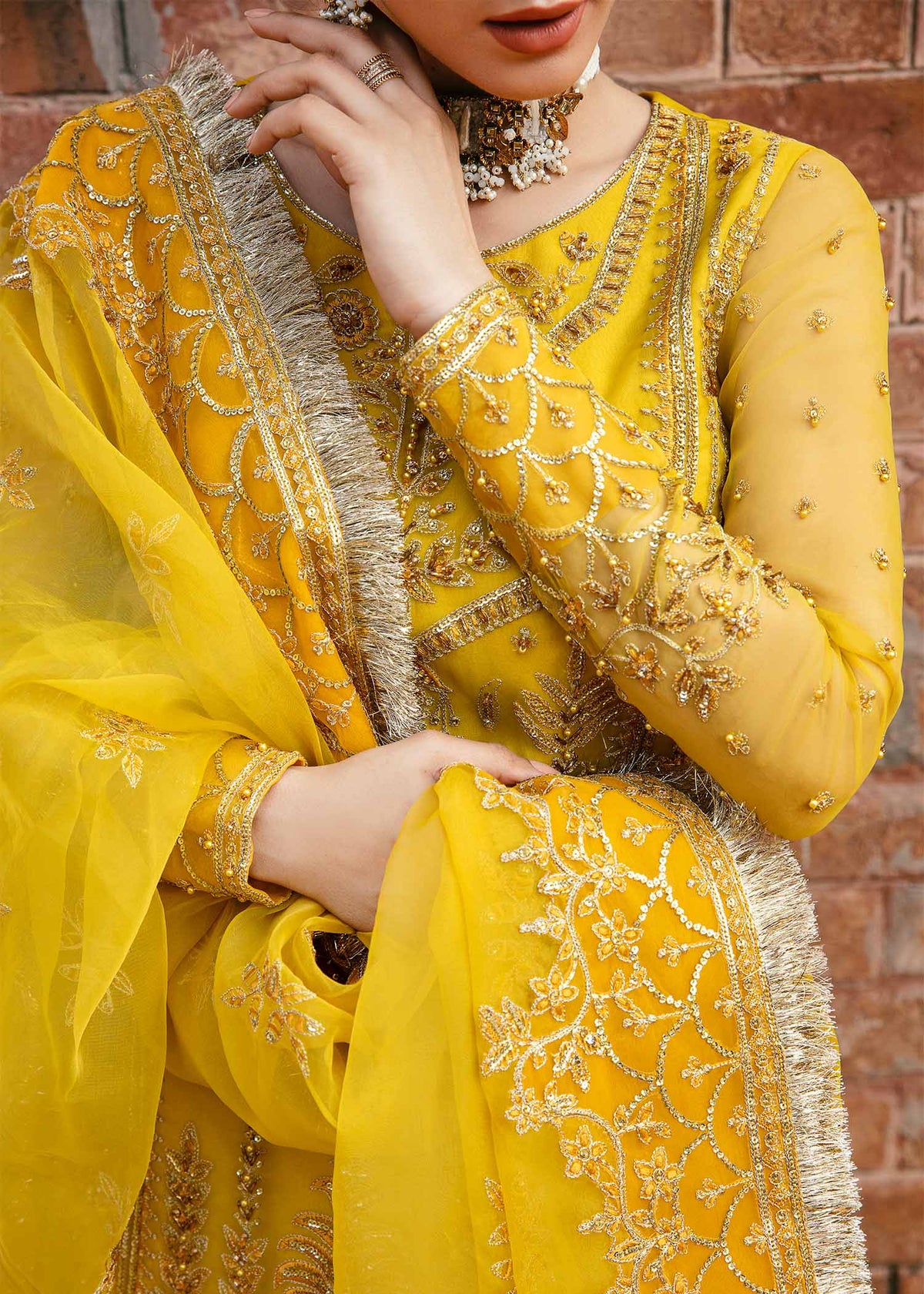Akbar Aslam Cailin side view of shirt and lehenga