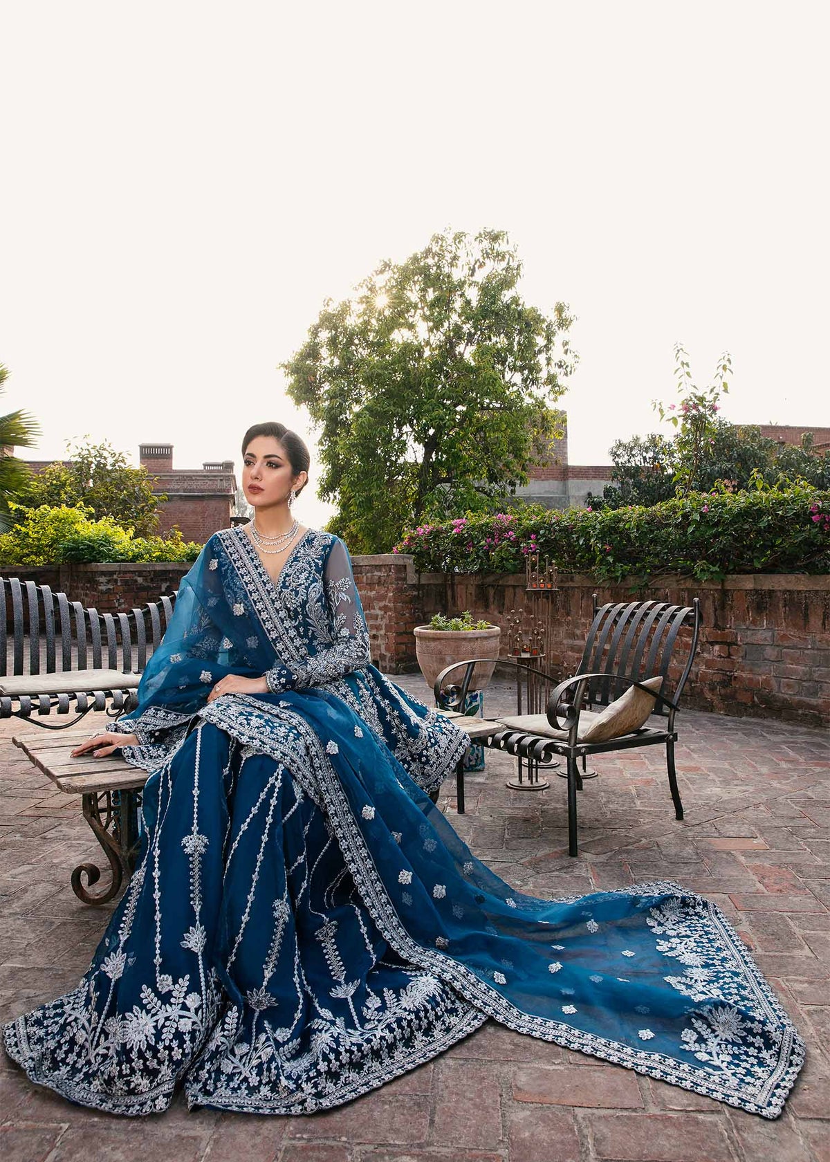 Akbar Aslam Nayara organza dupatta and blouse close-up