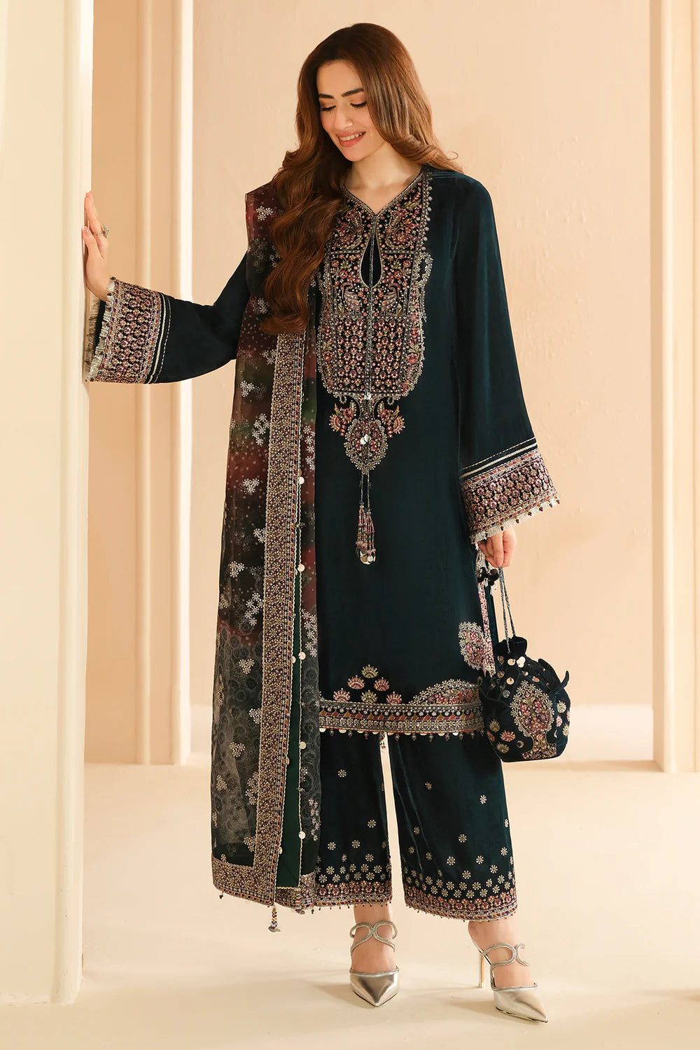 Shop JAZMIN Velvet Formal VF-2039 at Raz Ruya! Huge discounts on luxury Pakistani designer wear. Fast delivery to UK, USA & Canada. End-of-Year & New Year Sale!