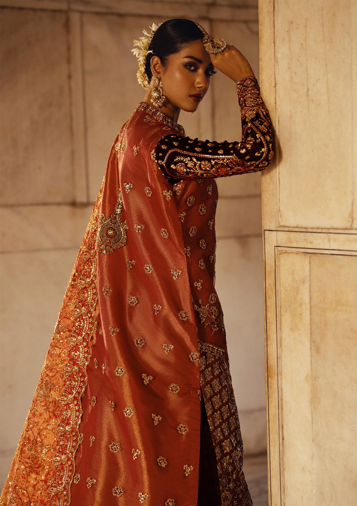AIK Atelier Dastoor A2406 lehenga hem close-up