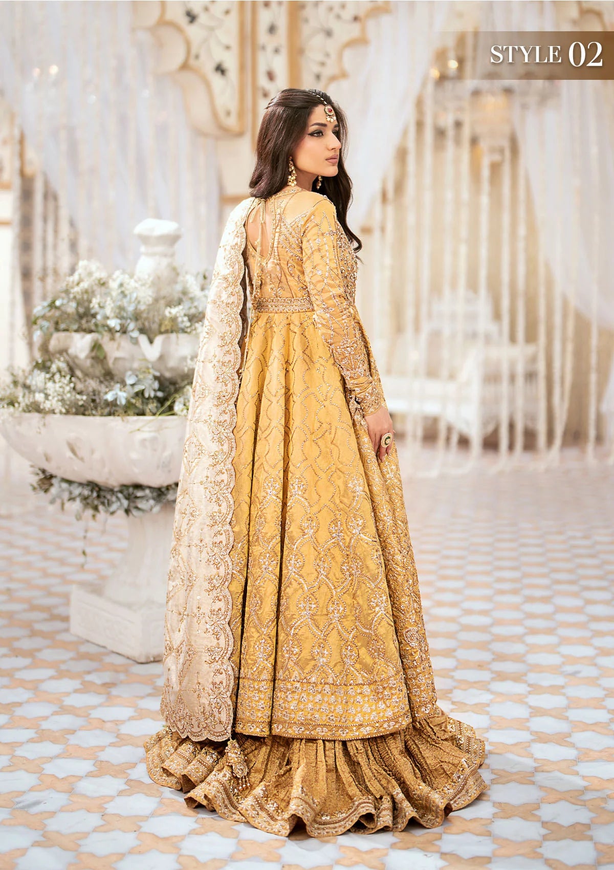 Luxurious tissue ensemble with embellished bodice, neck jaal, rich borders, jamawaar pants, and a contrast tissue dupatta. Styled as blouse with lehnga or kalidaar frock with crushed skirt.
