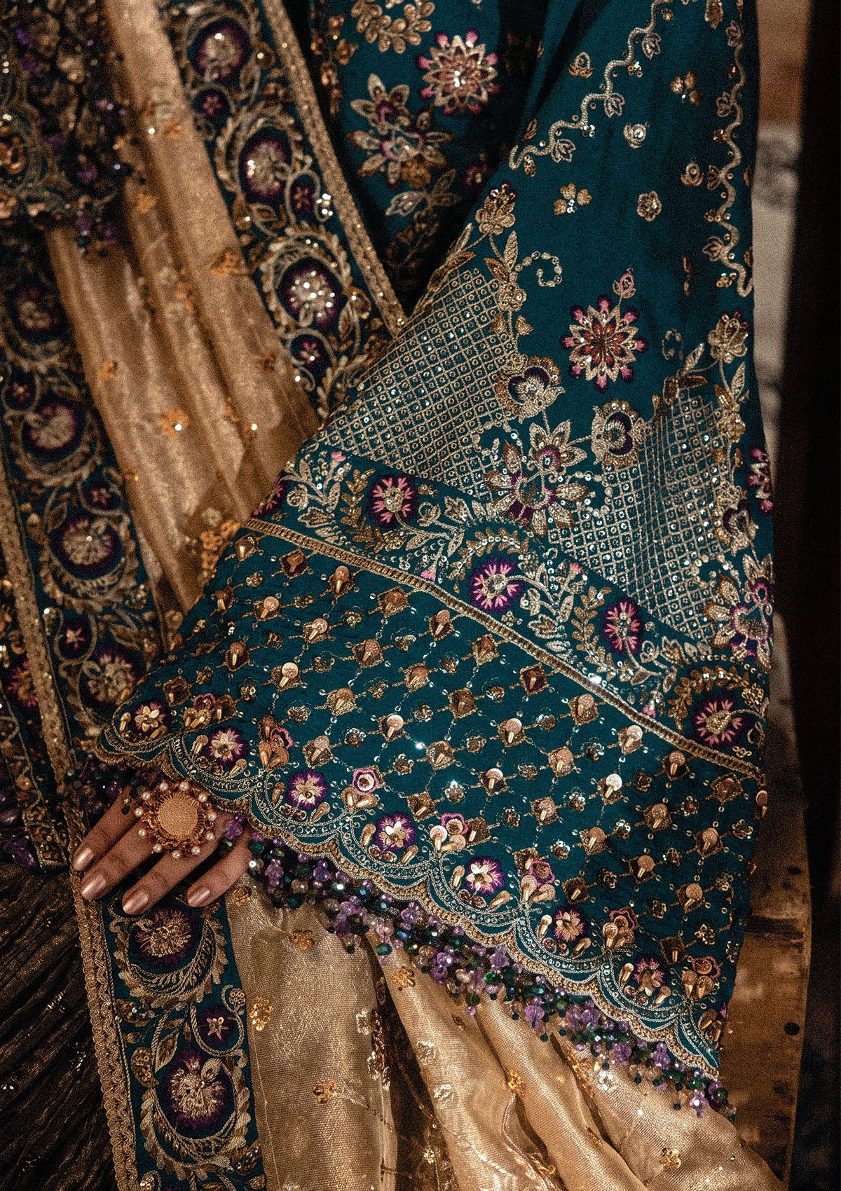AIK Atelier Look B2607 embellished front border detail