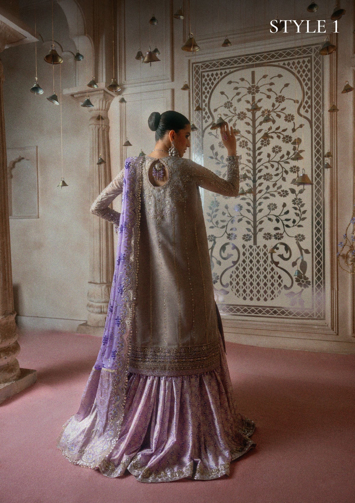 AIK Atelier Look B2609 back motif close-up