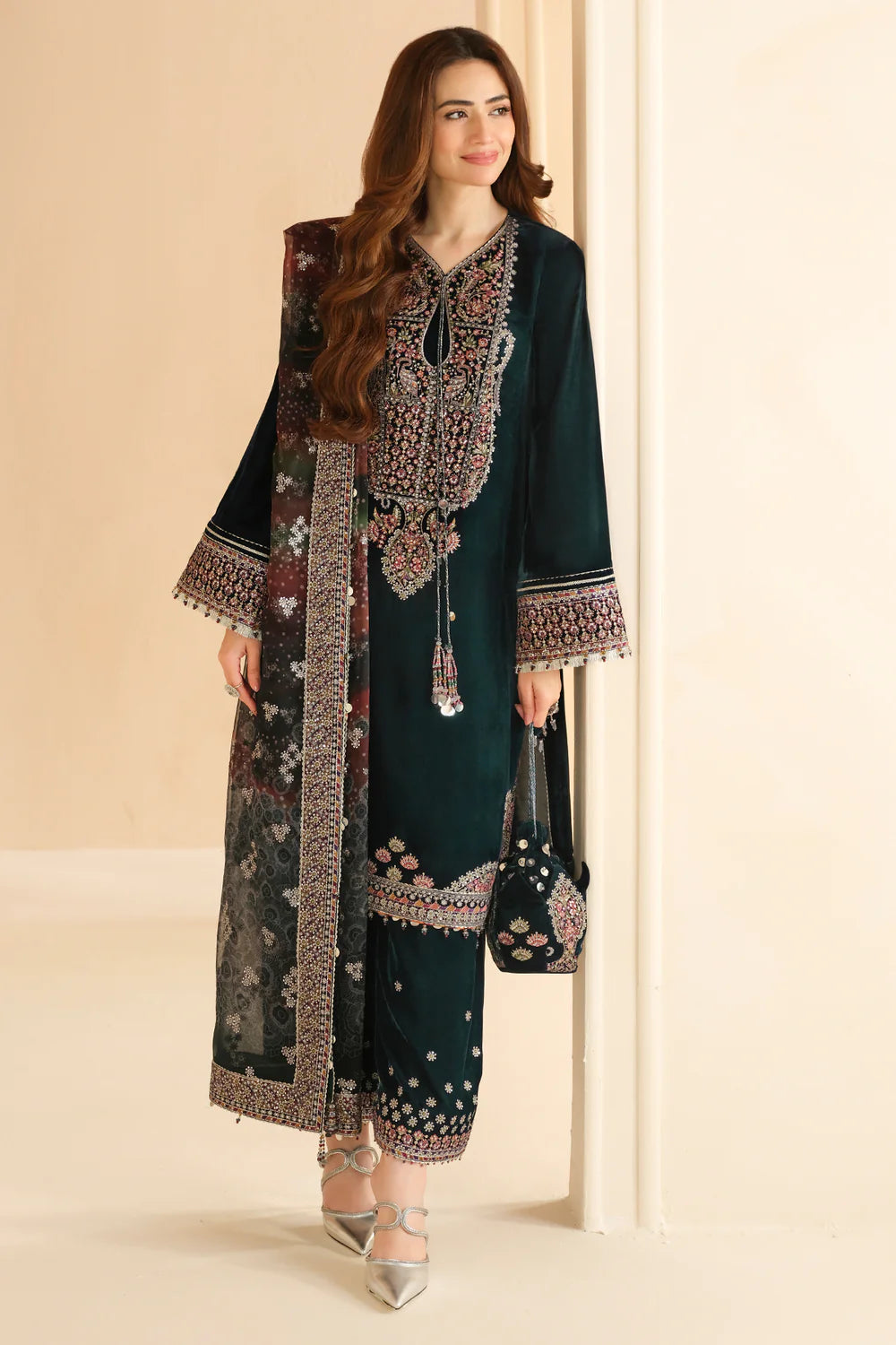 Shop JAZMIN Velvet Formal VF-2039 at Raz Ruya! Huge discounts on luxury Pakistani designer wear. Fast delivery to UK, USA & Canada. End-of-Year & New Year Sale!