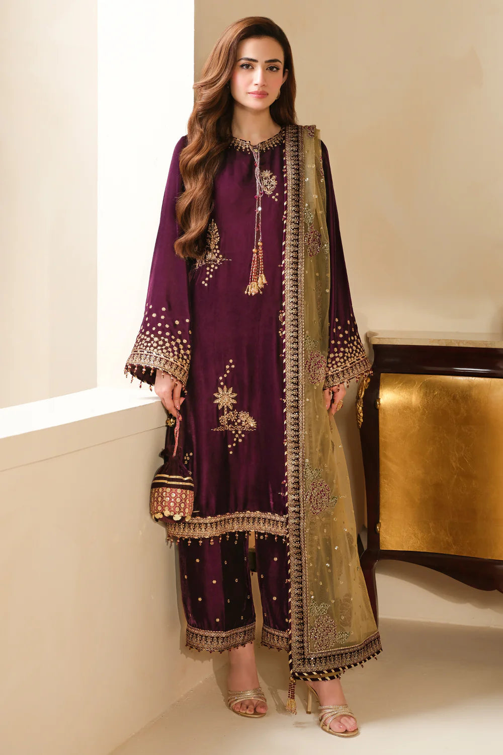 Shop JAZMIN Velvet Formal VF-2032 at Raz Ruya! Huge discounts on luxury Pakistani designer wear. Fast delivery to UK, USA & Canada. End-of-Year & New Year Sale!