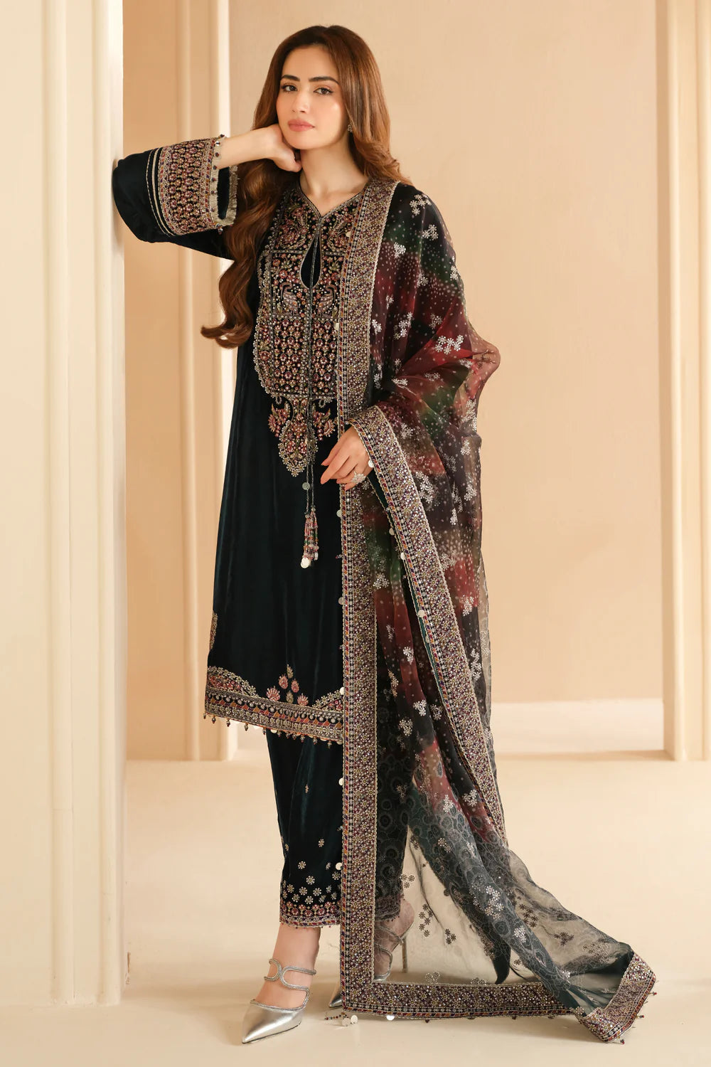 Shop JAZMIN Velvet Formal VF-2039 at Raz Ruya! Huge discounts on luxury Pakistani designer wear. Fast delivery to UK, USA & Canada. End-of-Year & New Year Sale!